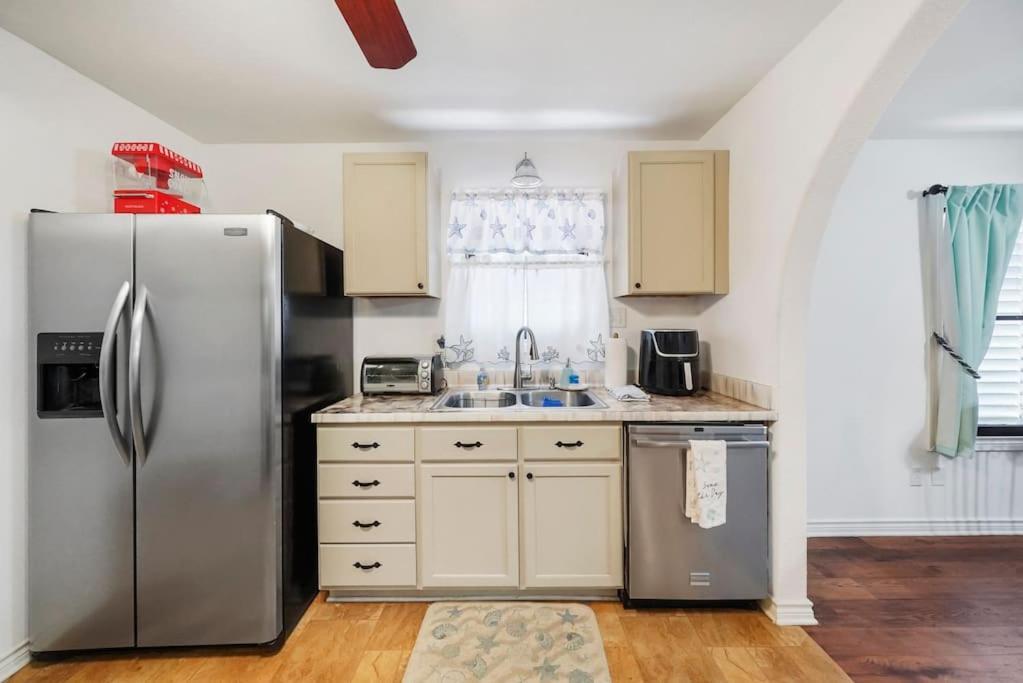 Galveston Beach House Family/Pet Friendly Bagian luar foto