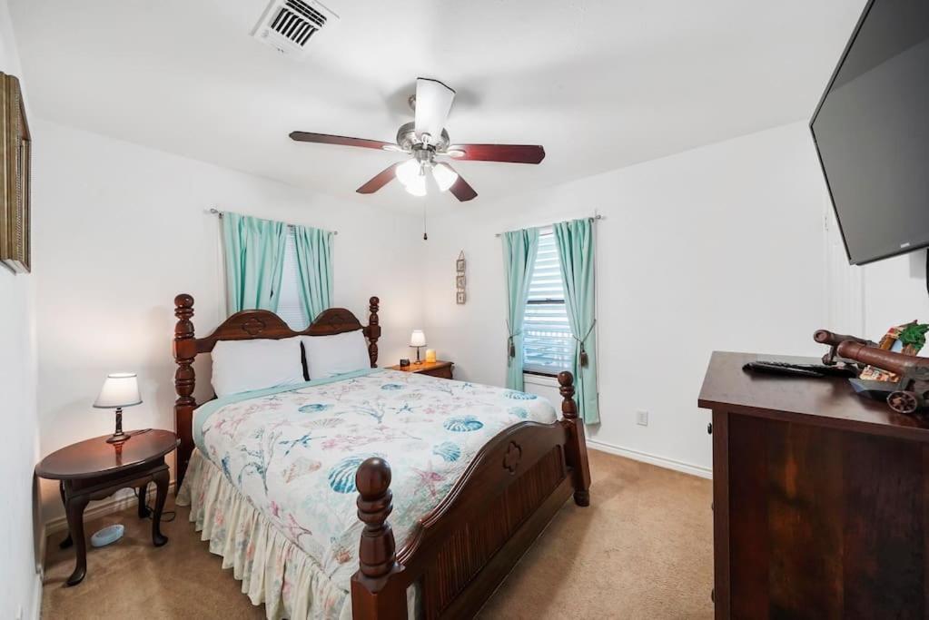 Galveston Beach House Family/Pet Friendly Bagian luar foto